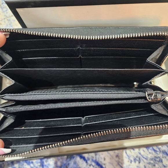 Gucci Morpheus Zip Around Wallet - Picture 3 of 8